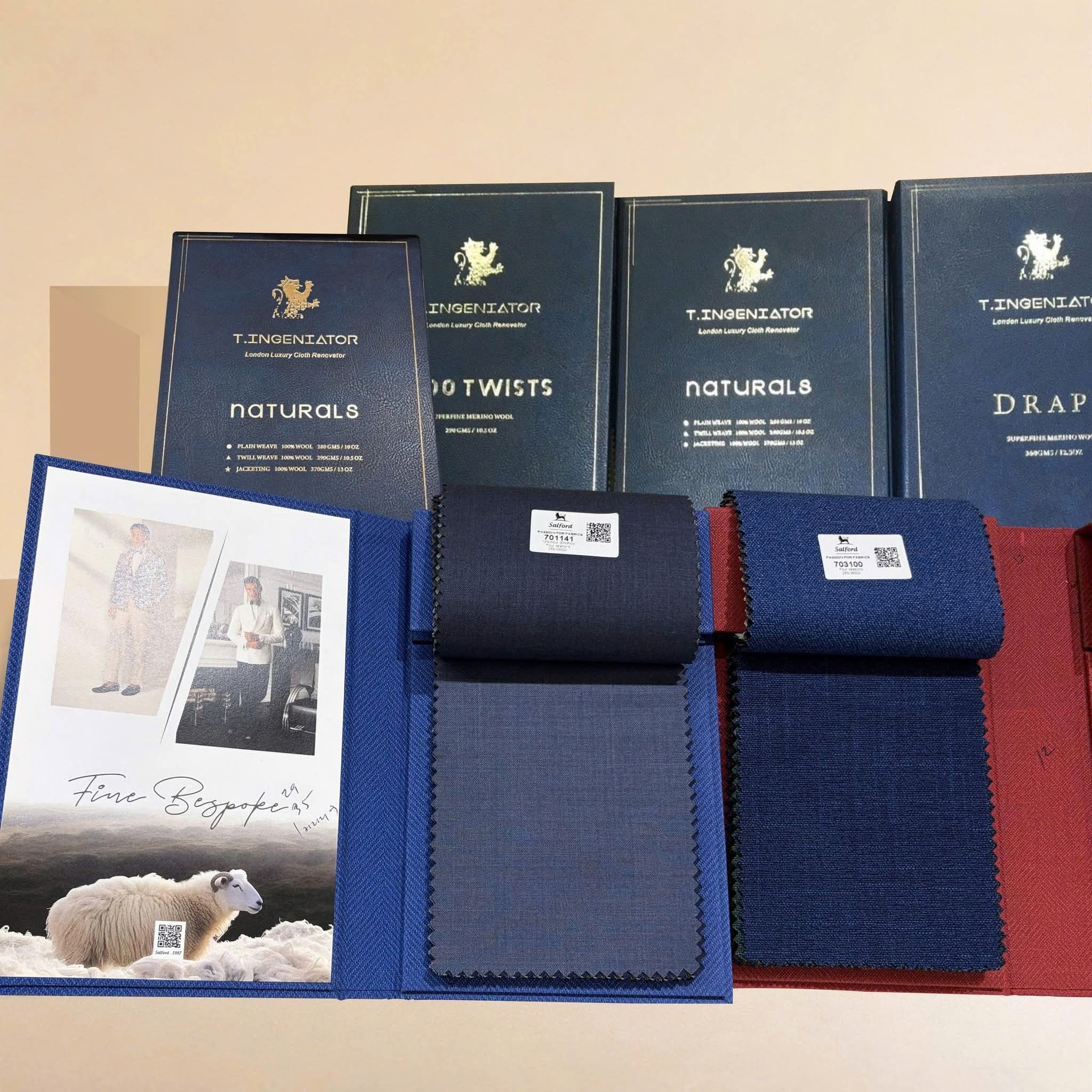 Tailoring swatch books with blue and red cloth samples | Sách mẫu vải may đo với các mẫu xanh navy và đỏ