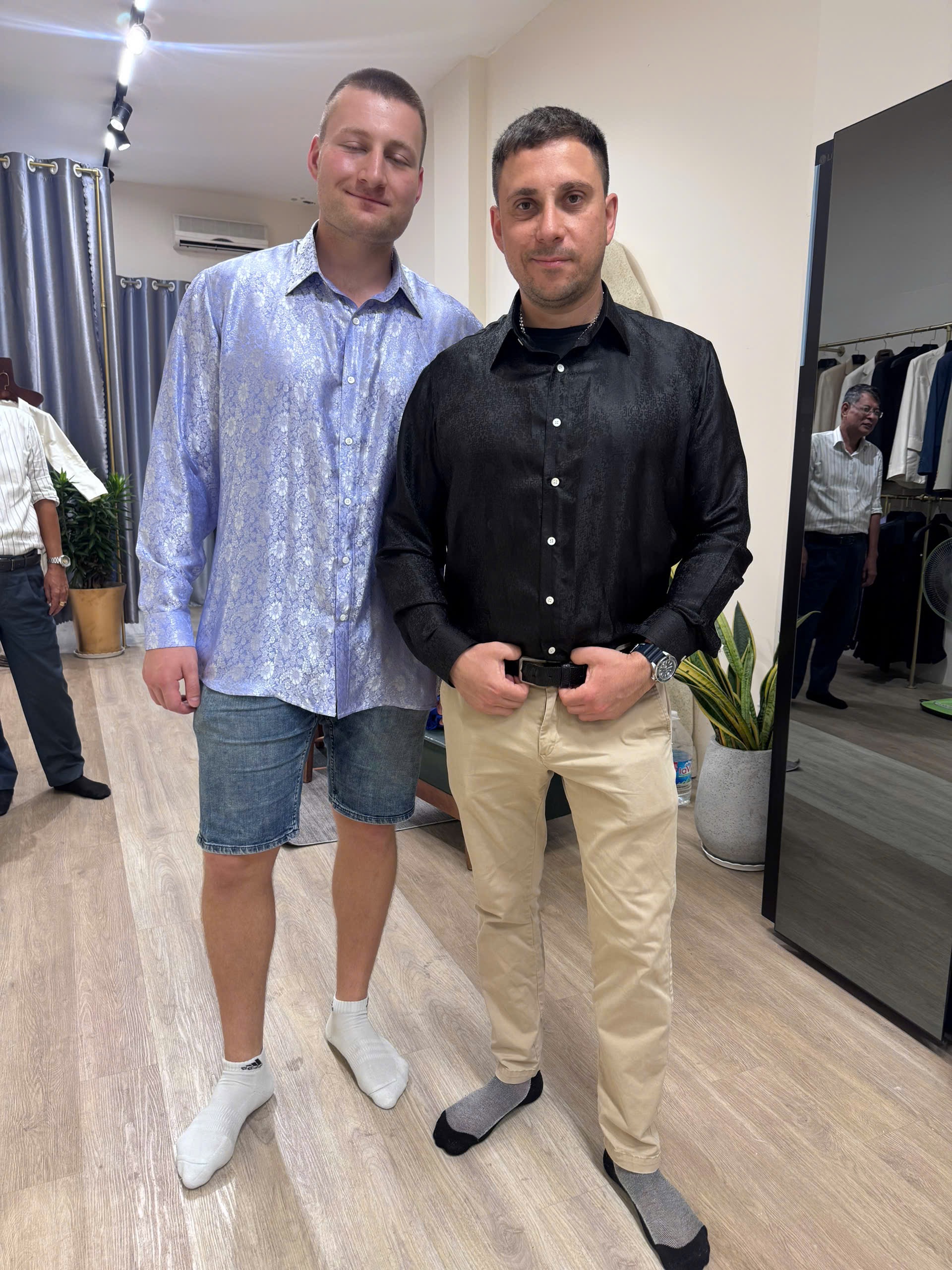 Private consultation with two S.T Tailor clients | Buổi tư vấn riêng cùng hai khách hàng S.T Tailor
