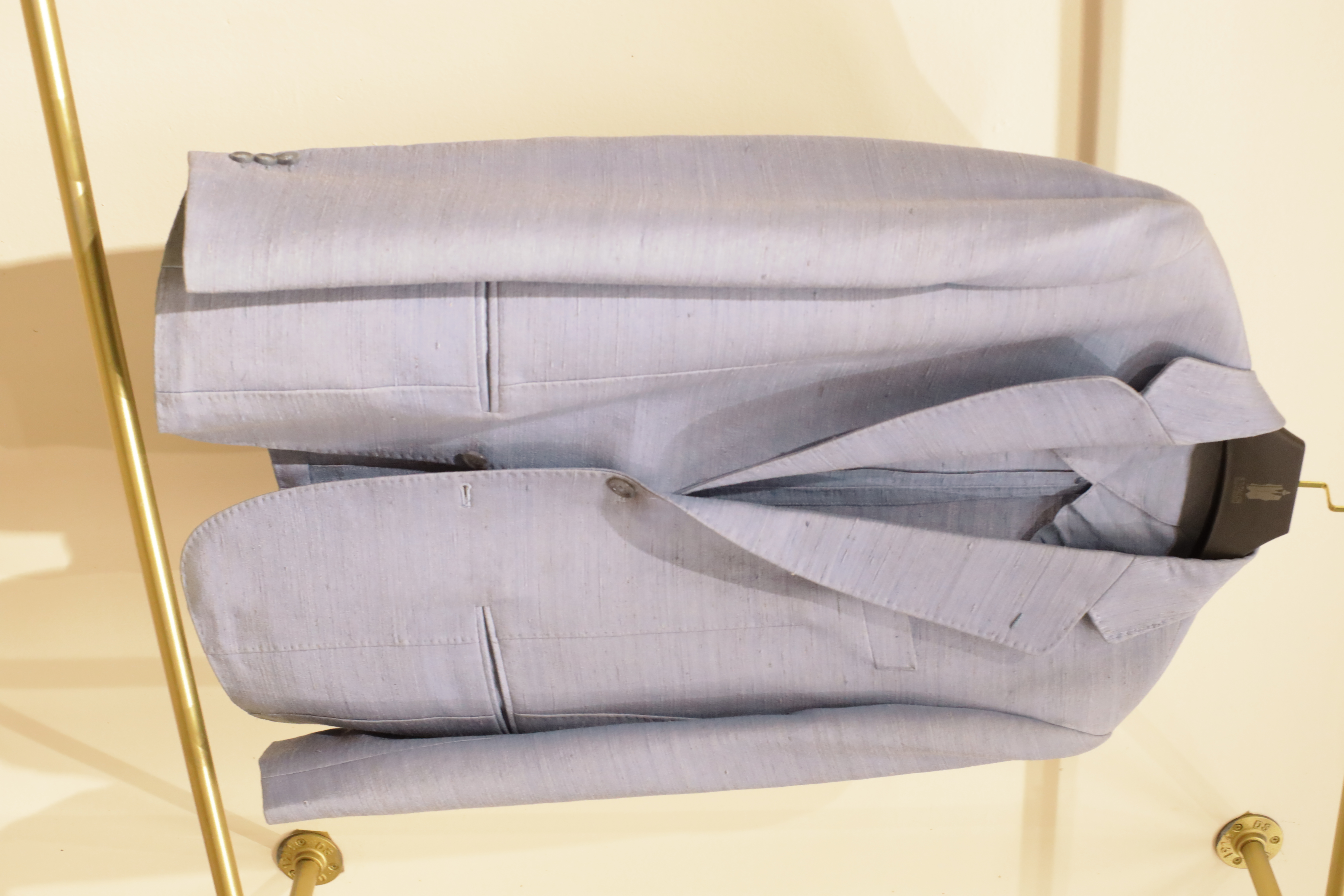 Lilac tailored suit on a mannequin | Suit tông lilac may đo trên mannequin