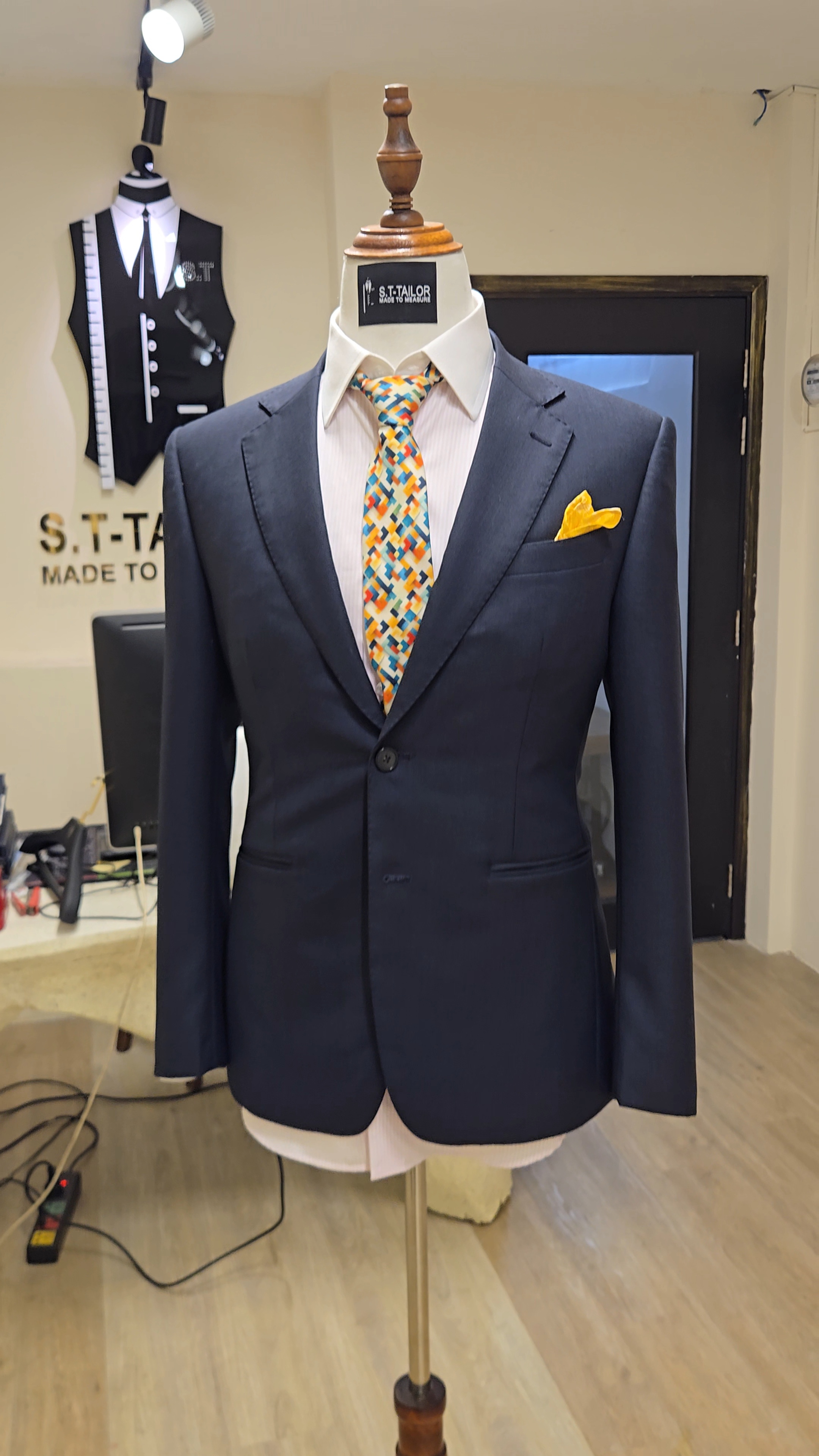 Navy blazer with patterned tie and pocket square | Blazer xanh navy với cà vạt hoa văn và khăn túi áo