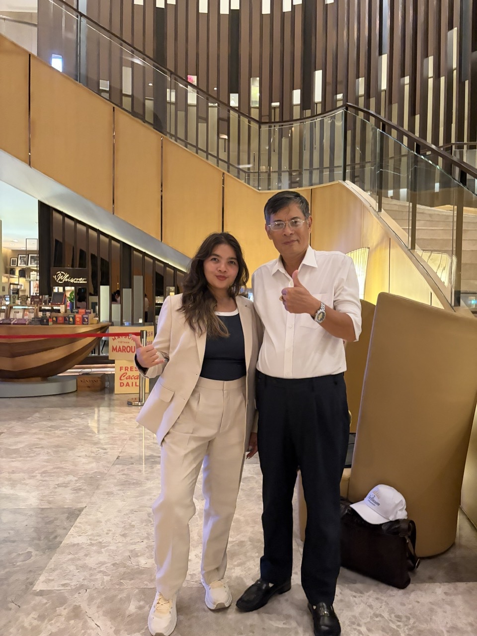 Client feedback moment at S.T Tailor | Khoảnh khắc phản hồi của khách hàng tại S.T Tailor
