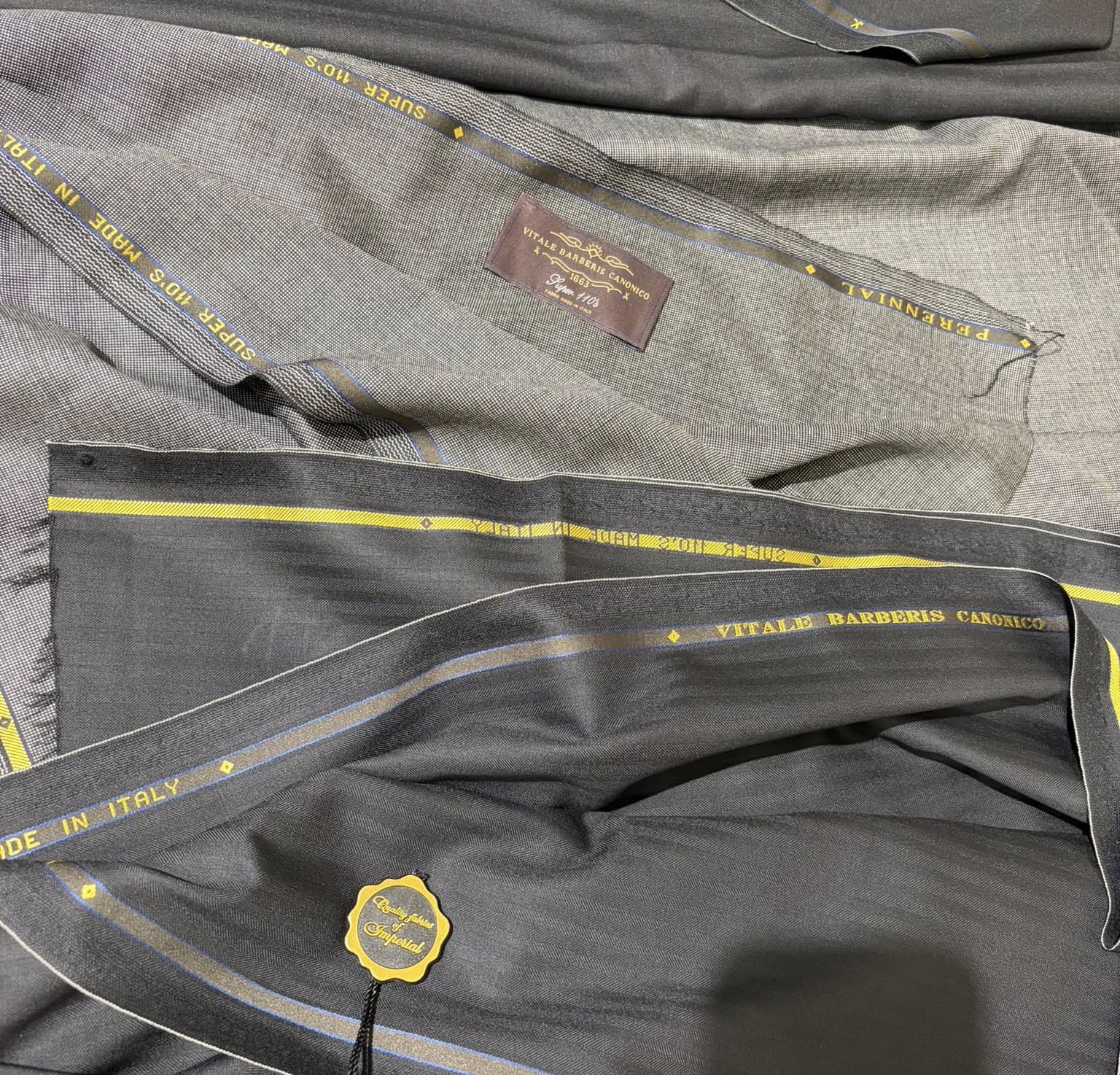 Tailored trouser interior with seam finishing | Mặt trong quần may đo với đường hoàn thiện